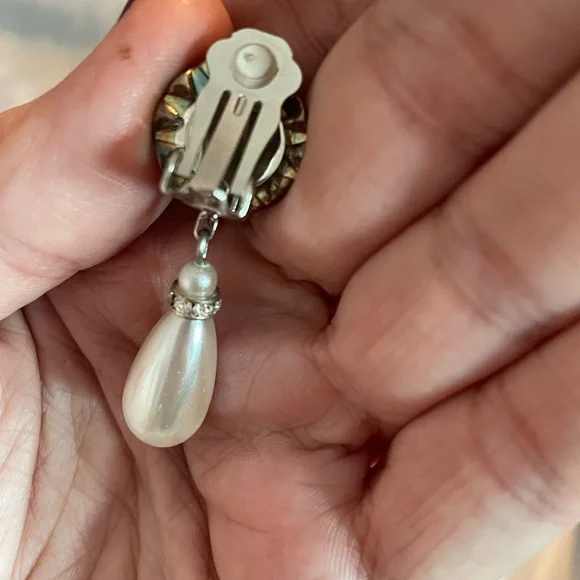 Vintage Clip On Earrings - Picture 7 of 8